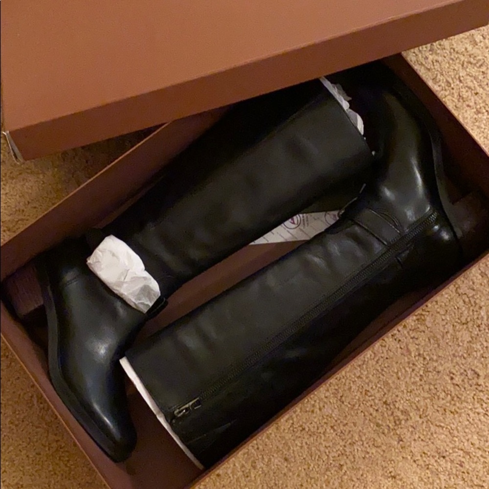 Coach leather boots 👢 - Picture 6 of 9